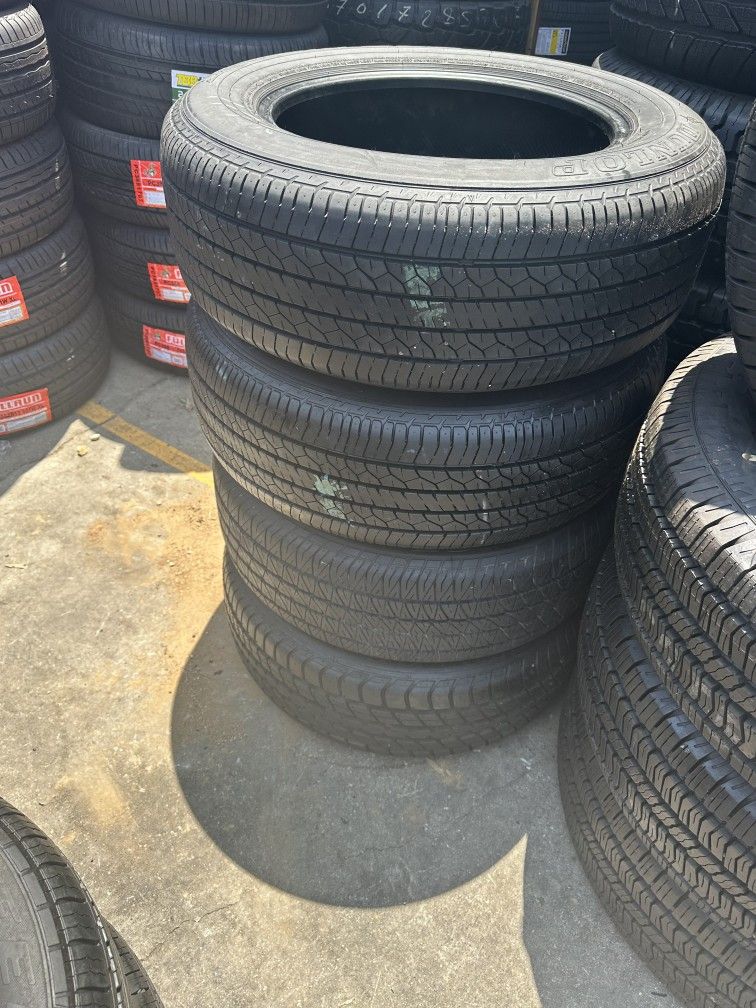 DUNLOP P225/60R16 SET OF FOUR USED TIRES 