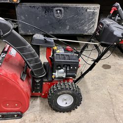 Craftsman 26” Electric Start Two Stage Snow Blower with EZ Steer. New carb n oil change Snowblower