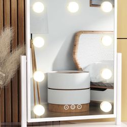 New Hollywood Vanity Lighter Mirror. 9 Dimmable Bulbs. Smart Touch 