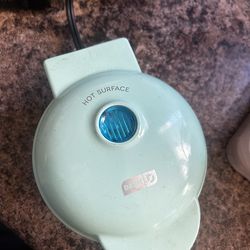 mini dash waffle maker