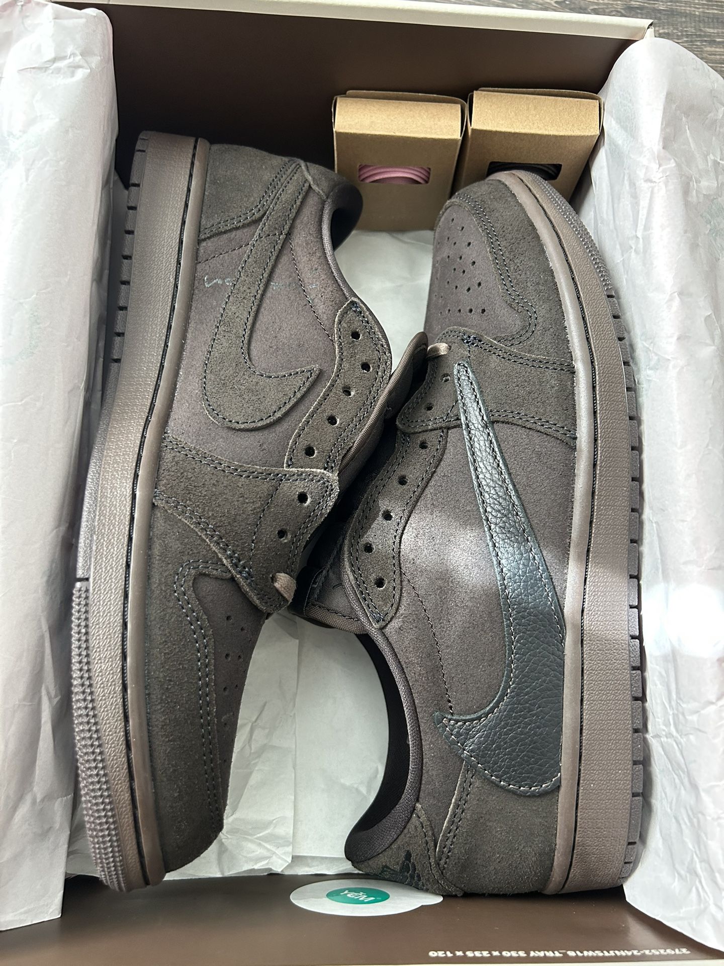 Jordan 1 Low Travis Scott Velvet Brown