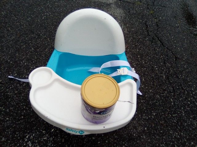 Child Feeding Chair +Enfamil. 20.00