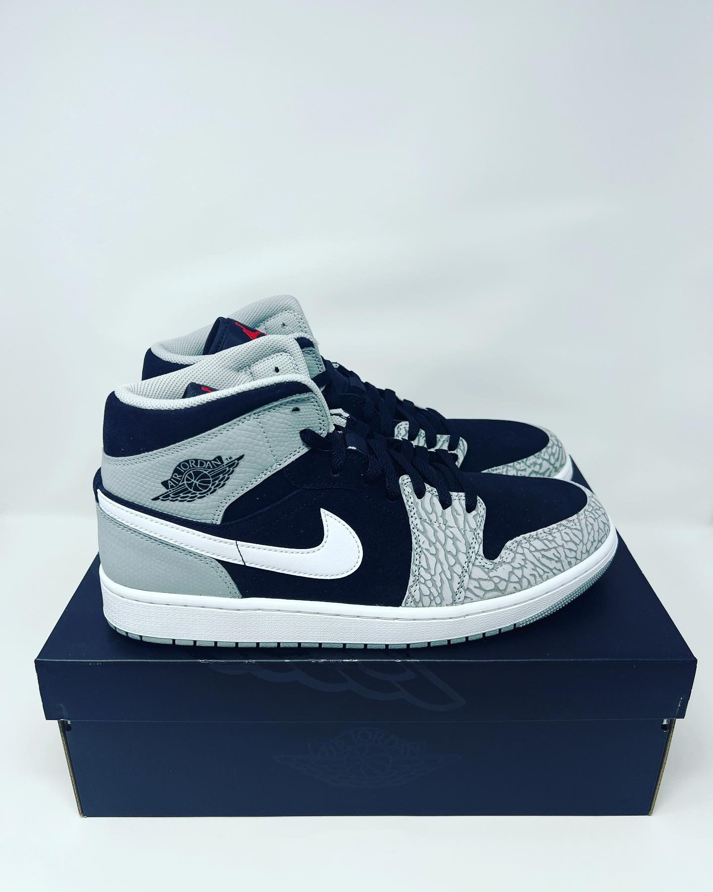 Jordan 1 Mid Elephant Toe