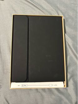 iPad case with keyboard for 10th gen iPad. New!