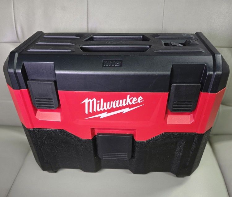 Milwaukee M18 2 Gal. Cordless Wet/Dry Vacuum (Vacuum-Only)
