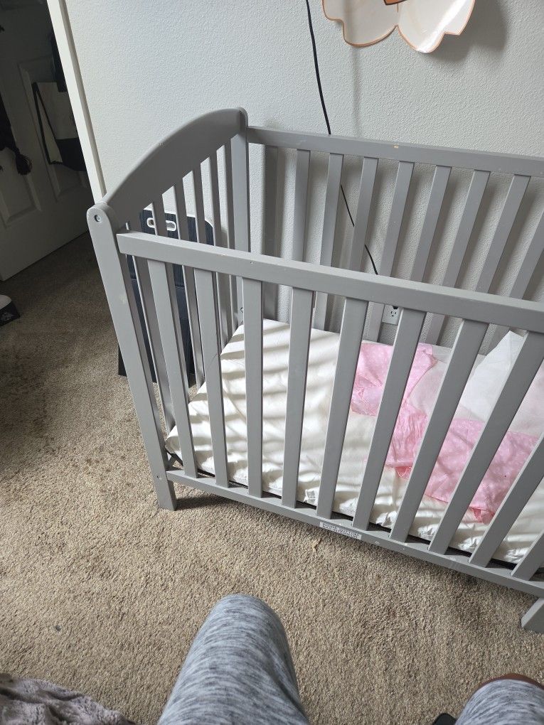 Crib/ Bed 2in 1