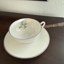 Lyric Syracuse Cup and Saucer Qty 11