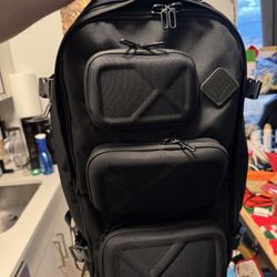 Veria Travel Backpack Islanders Savvy W One Broken Zipper (repairable)  w Orange Zip Tie Replacement 