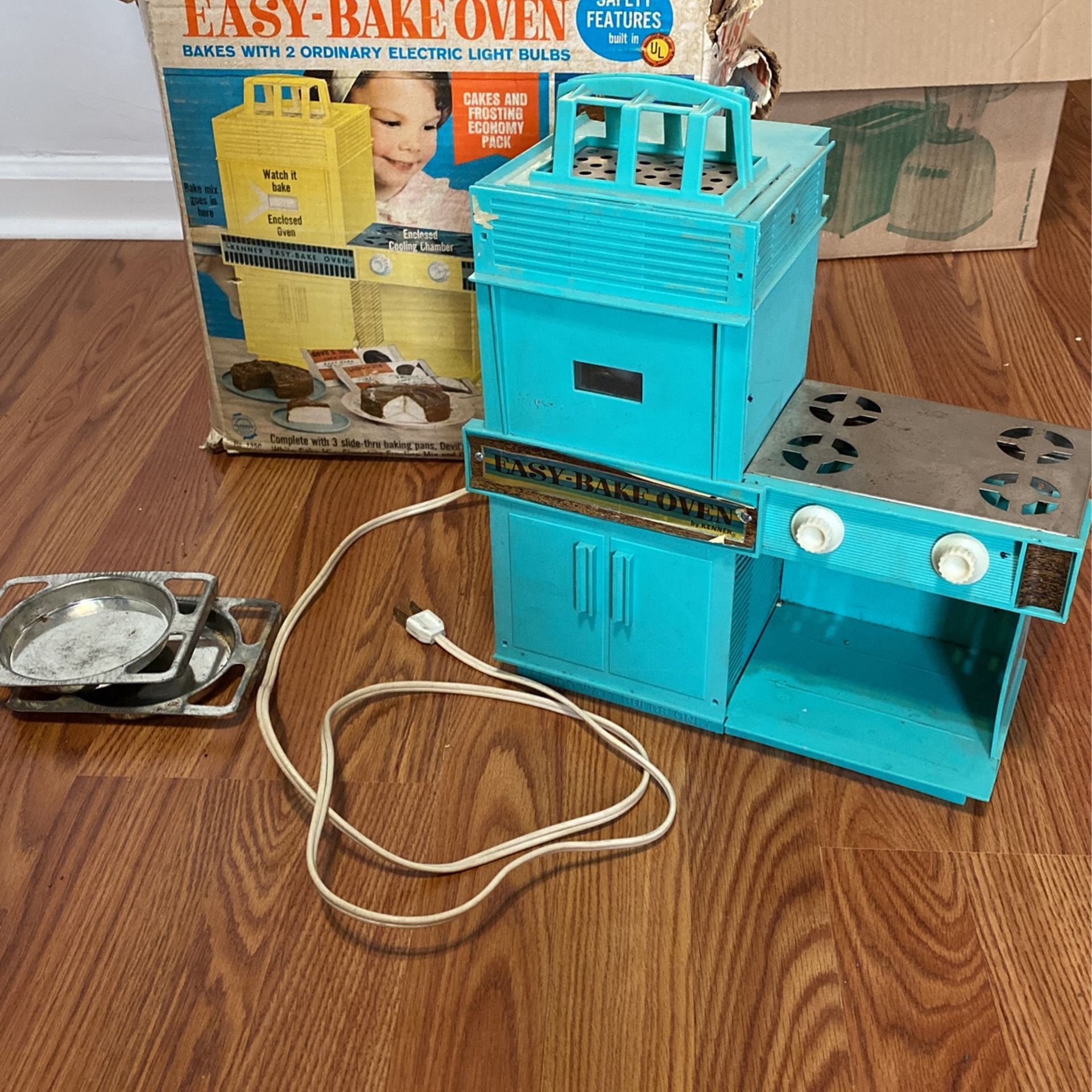 Easy Bake Oven (original) Still Works!