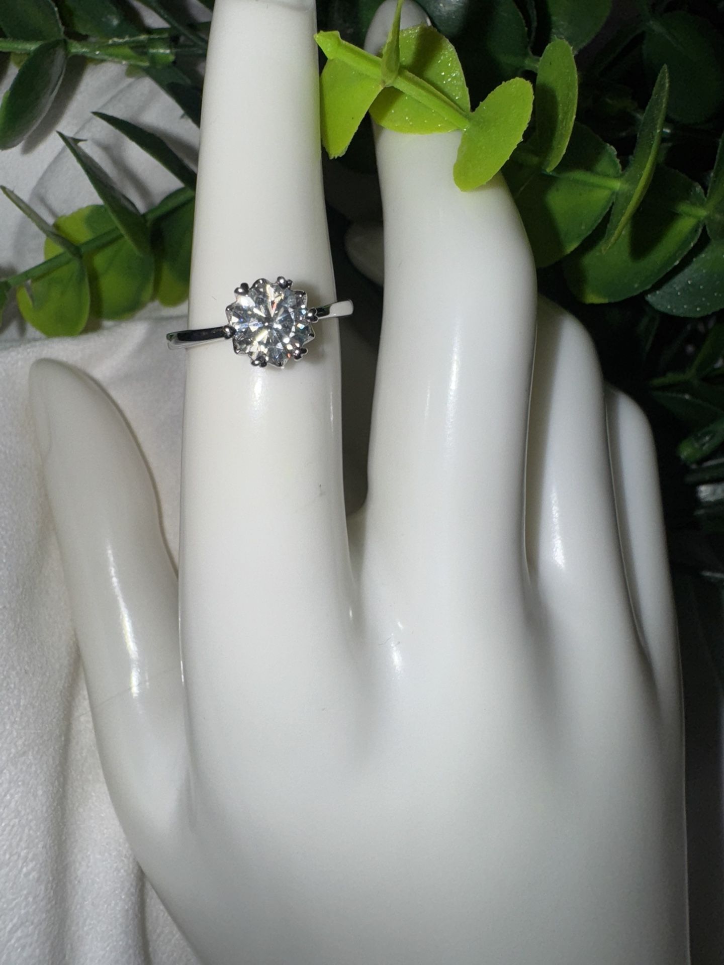 NEW Moissanite Sterling 1 ct Solitaire Ring, 6 Prongs, size 6 