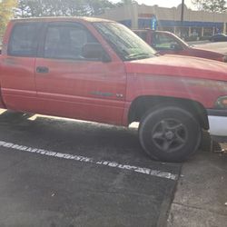DODGE RAM TRUCK AS IS IM NO MECHANIC SO SAVE THE QUESTIONS DONT WASTE MY TIME I WONT RESPOND TO IS IT STILL AVAILABLE 
