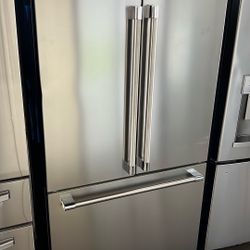 NEW OPEN BOX BEKO COUNTER DEPTH REFRIGERATOR STAINLESS STEEL 