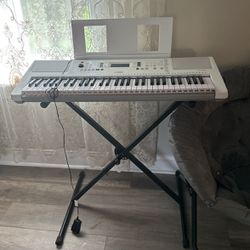 Yamaha 61 Keyboard 