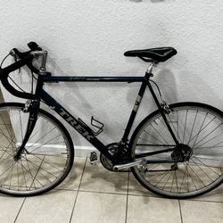 Road Bicycle Trek 320 Series . Frame 21” In Aluminum. Good Condition. 
