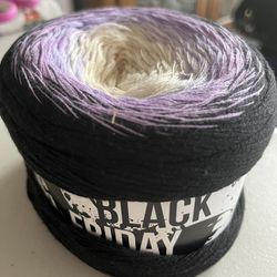 Black Friday Yarn Cake Color 04