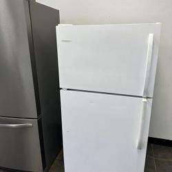 Whirlpool White Top And Bottom Refrigerator 