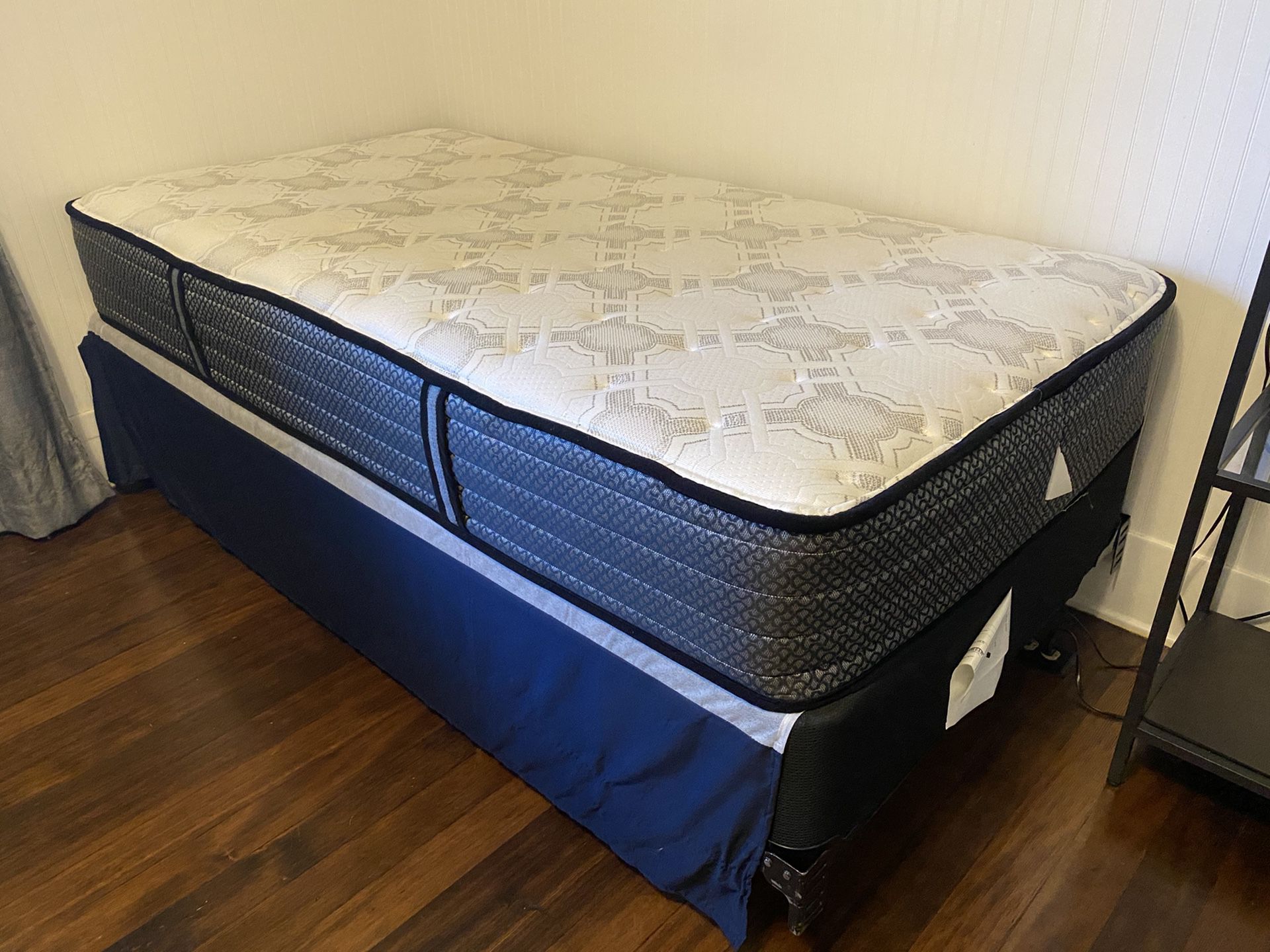 2 Twin beds with box spring and metal frame