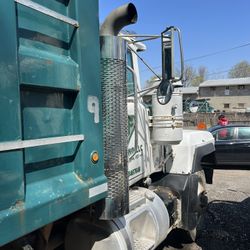 DUMP TRUCK 