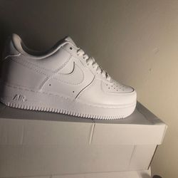 Air force 1'07 size 7 color white