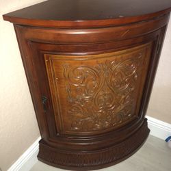 Corner Stand - 2 Shelf’s $10