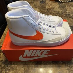 Nike Blazer Mid '77 size 7 (GS) BRAND NEW!!