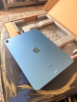 Basically Brand New IPad M1 64gig 11 inch.