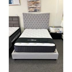 Luxurious Gray Fabric Tufted Headboard Platform Bed - California King