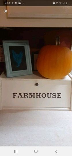 Country farmhouse style bread box