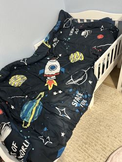 Toddler bed/mattress and dresser