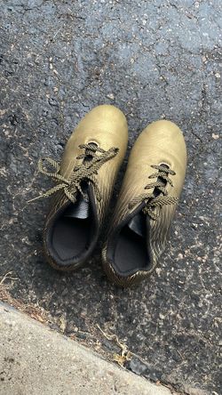 Soccer shoes