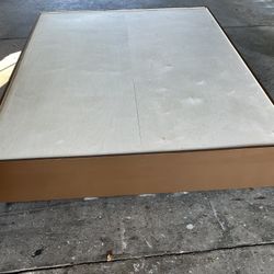 Frame Bed Queen Size