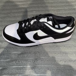 Panda Low top Nike Dunks. Men’s 8.5 