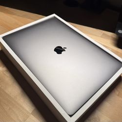 MacBook Pro 13” – i7 32GB RAM 4TB SSD Touch Bar