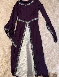 Women’s medieval costume