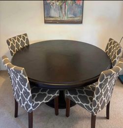 Round Dining Table with 4 Upholstered Chairs