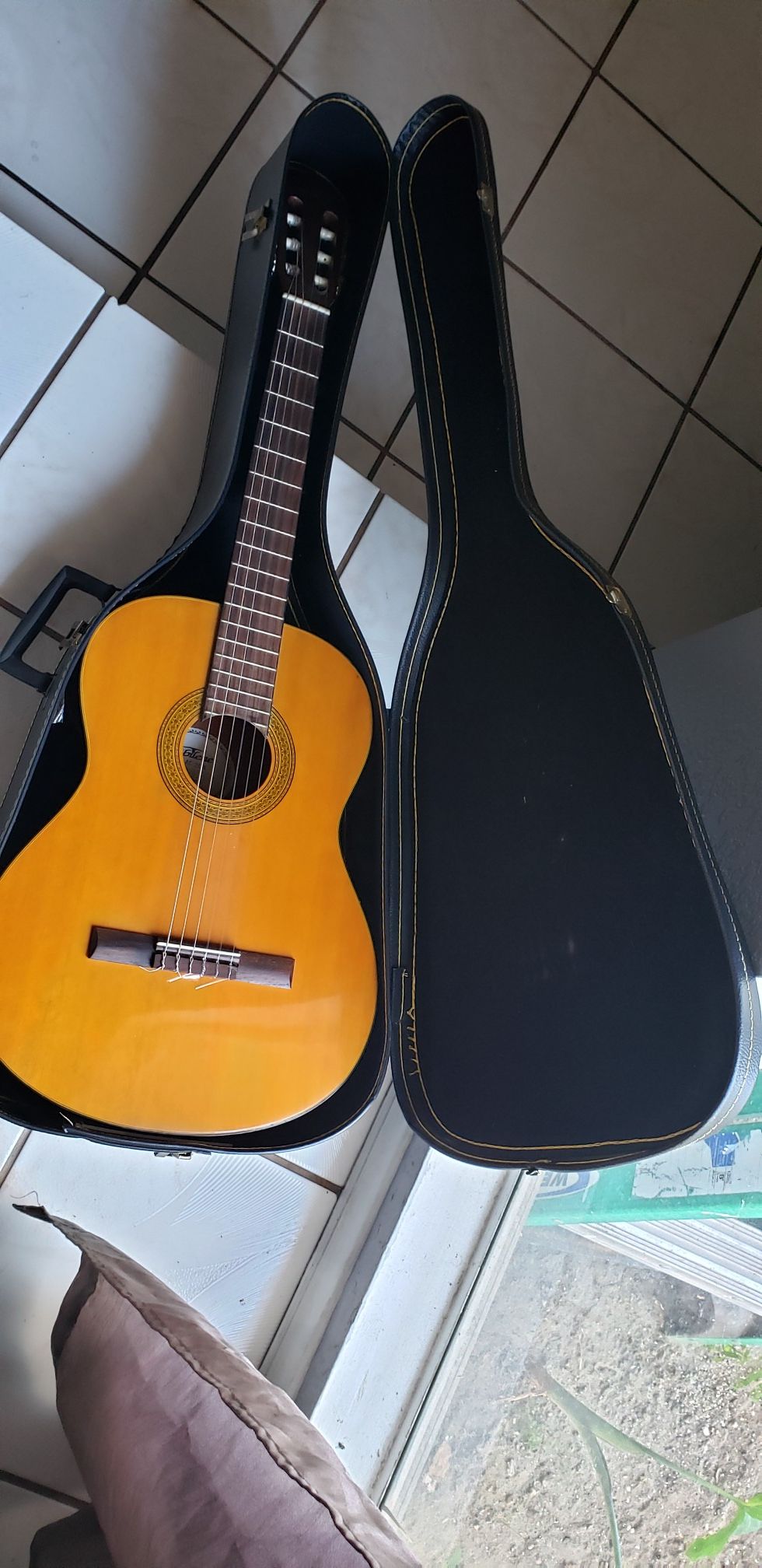 Abilene acoustic guitar