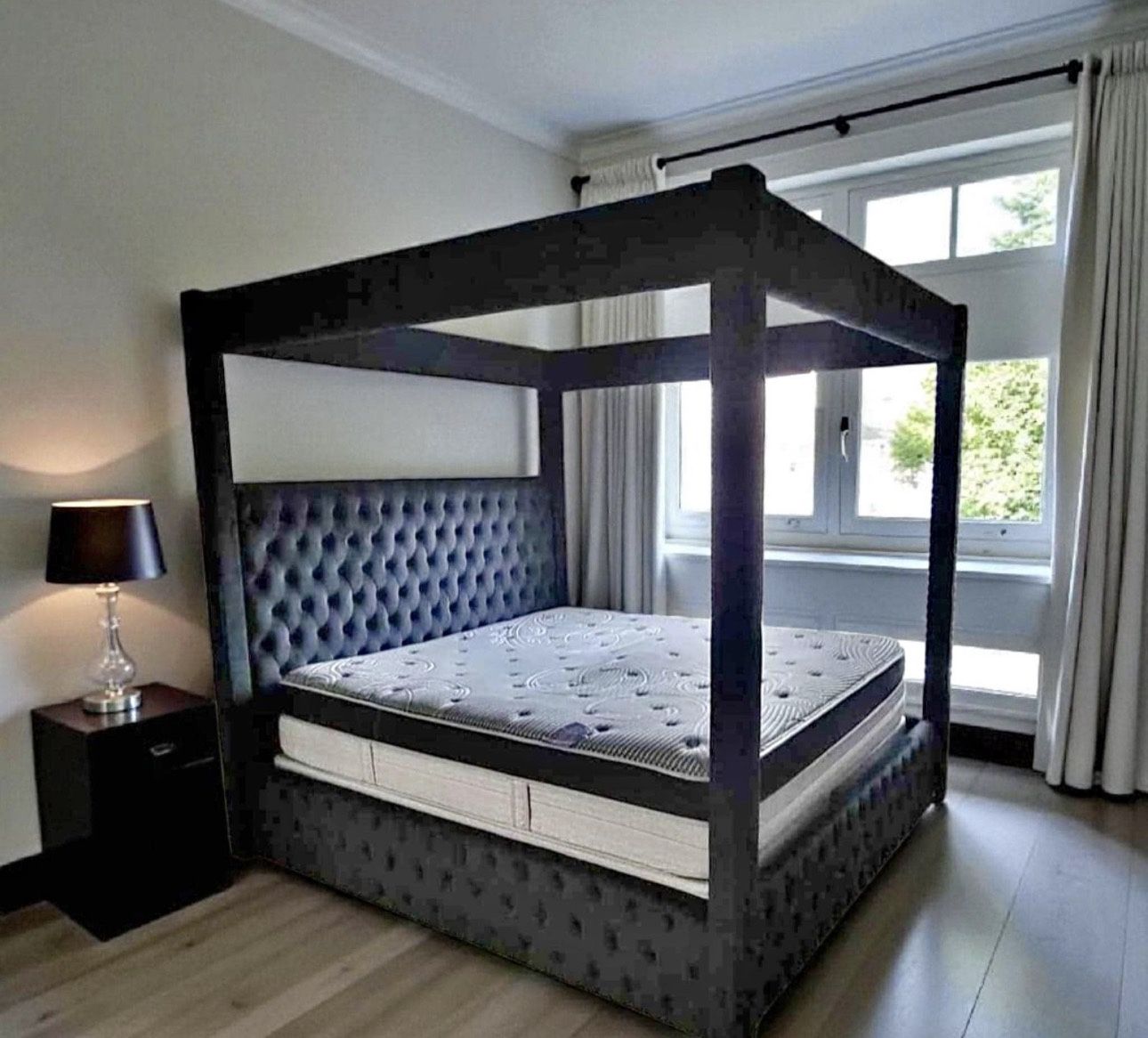 Queen bed post bed canopy bed new 