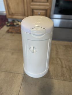 Munchkin Diaper Pail
