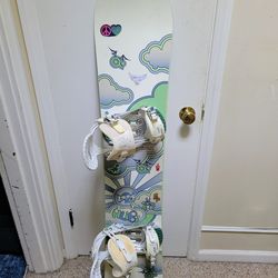 Alibi Rogue 144cm Women's Snowboard with Burton Bag