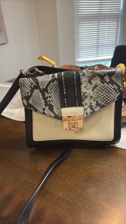 NEW woman purse