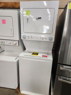Frigidaire White Laundry Center 27in Wide Washer And Gas Dryer (3.9/5.6 Cu Ft) New