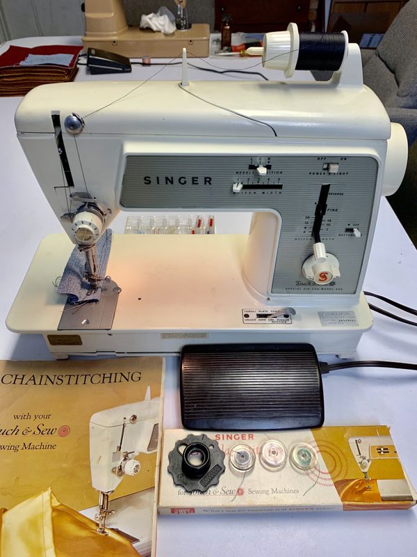 SINGER SPECIAL ZIGZAG TOUCH & SEW SEWING MACHINE MODEL 648 for Sale in