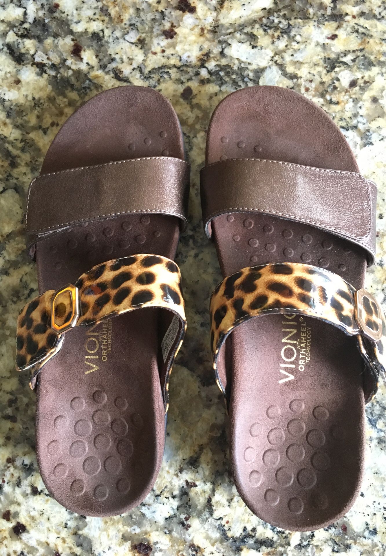 New Vionic Sandals Bronze Size 8 for Sale in Louisville, KY - OfferUp