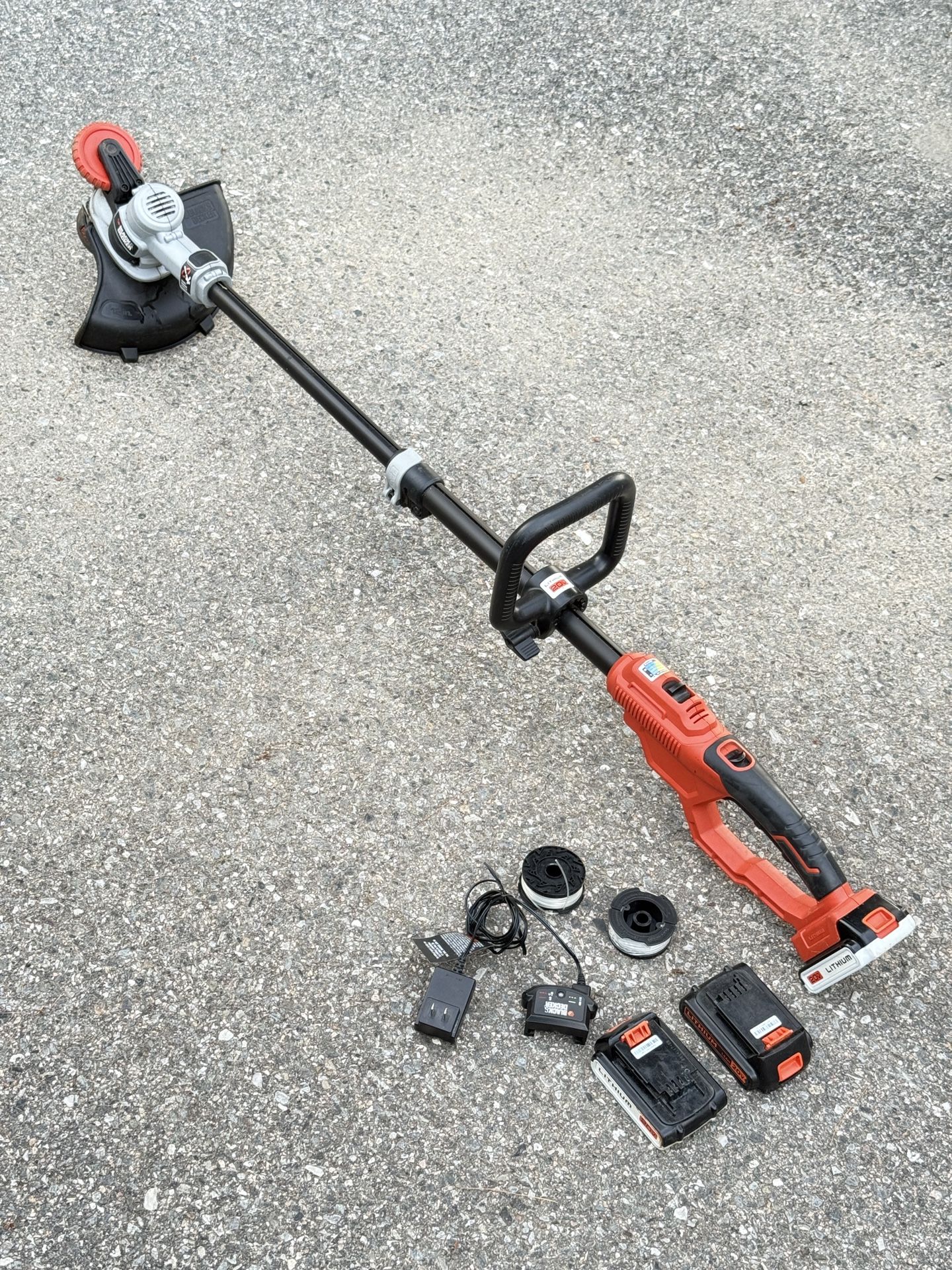 BLACK+DECKER 20-volt max Battery String Trimmer