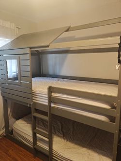 Bunk beds twin size