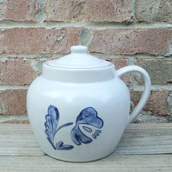 Vintage Pfaltzgraff Yorktowne Bean Pot/Lid 