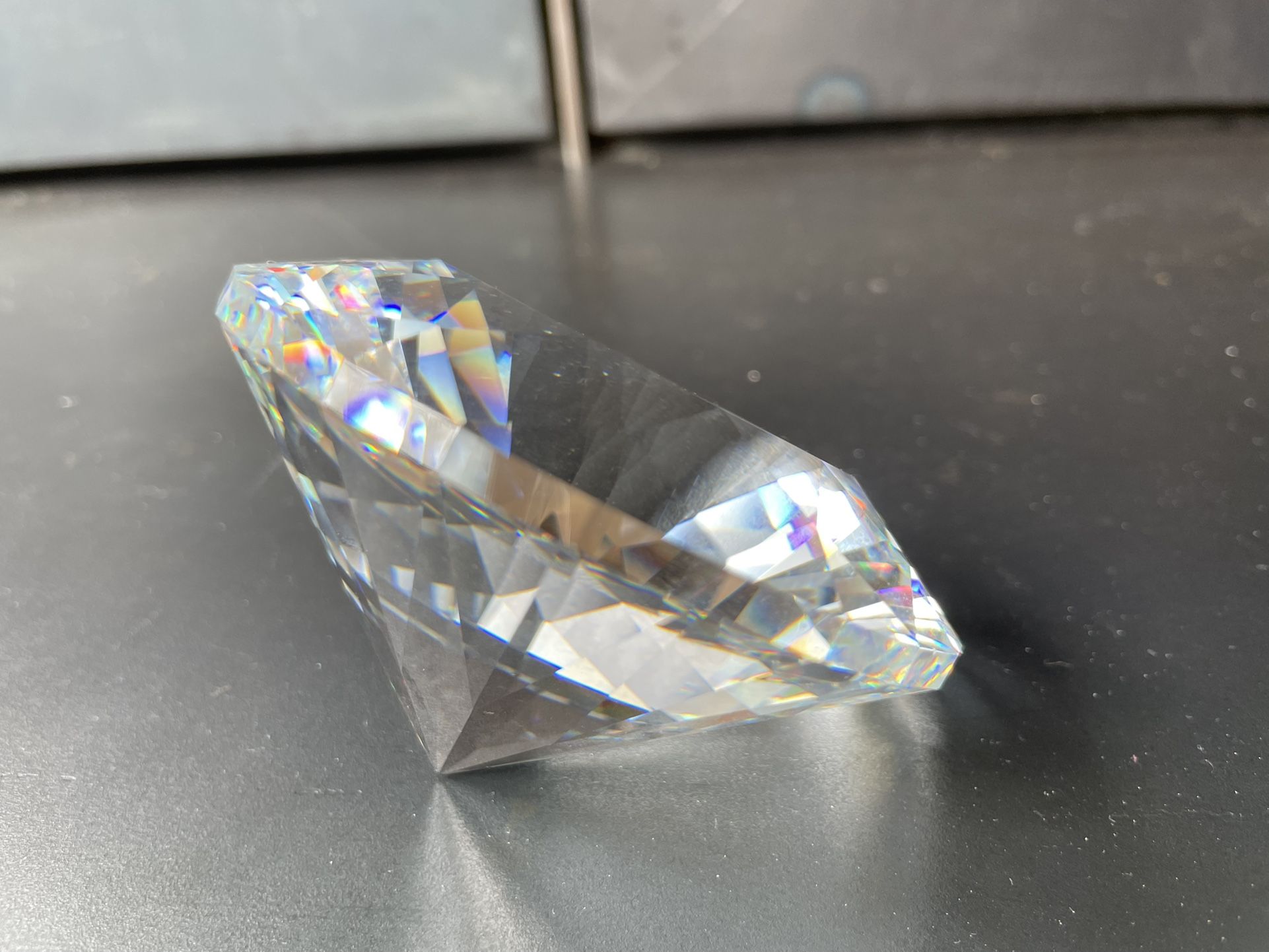 Diamond-shaped Crystal Paperweight