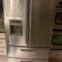 LG Fridge Does Not Work. Selling For Parts 