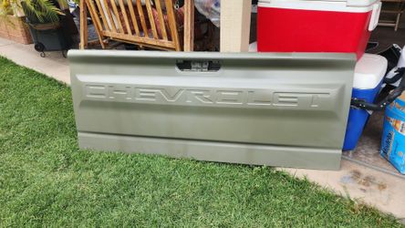 2025 silverado tailgate new