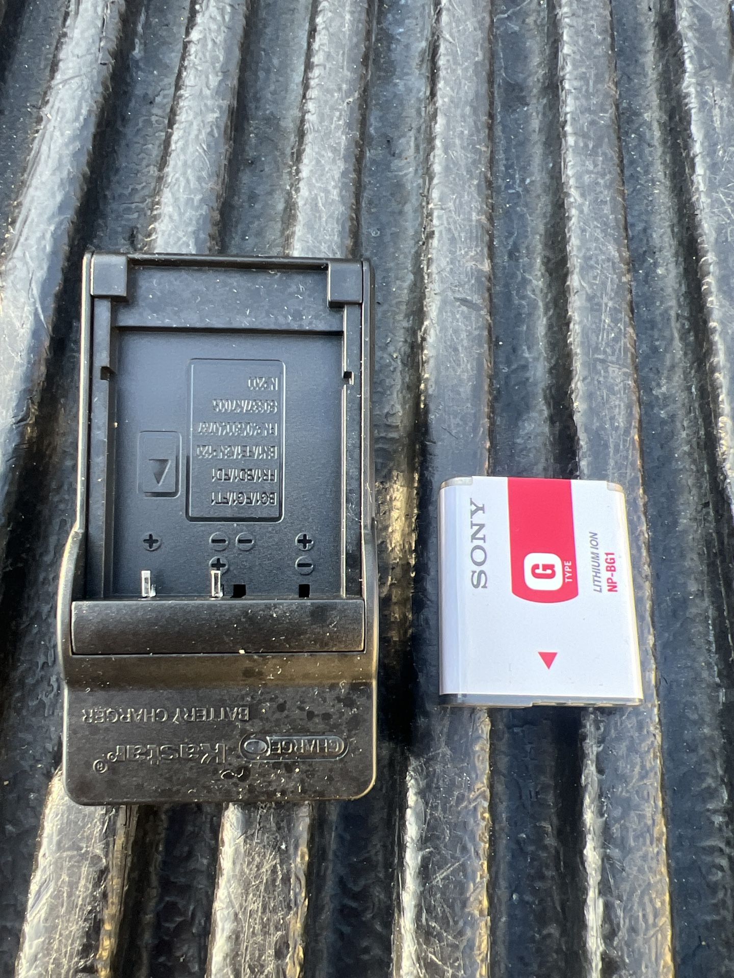 Sony lithium ion NP-BG1 Battery and charger for Sony Cybershot camera cyber Shot